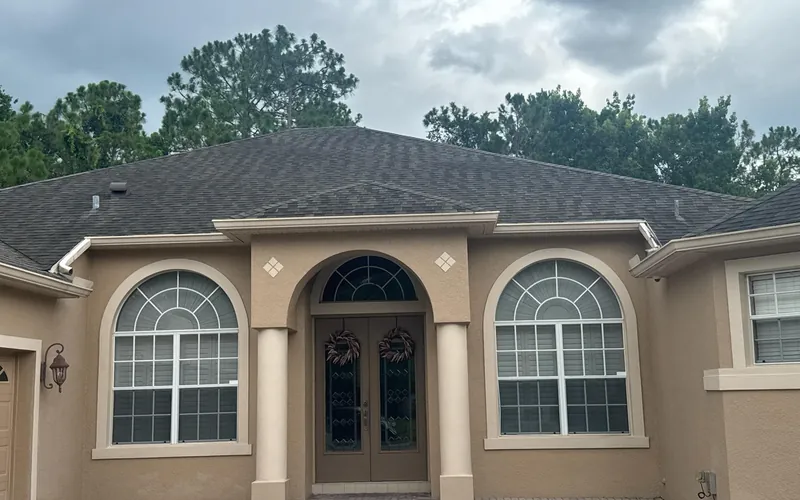 Stucco house exterior in Oviedo, FL after soft wash house washing